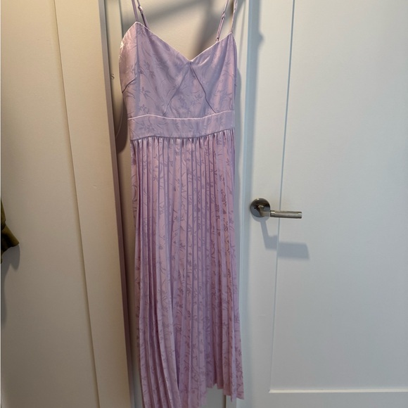 Wore once to a spring wedding, not needed anymore. - Picture 5 of 5